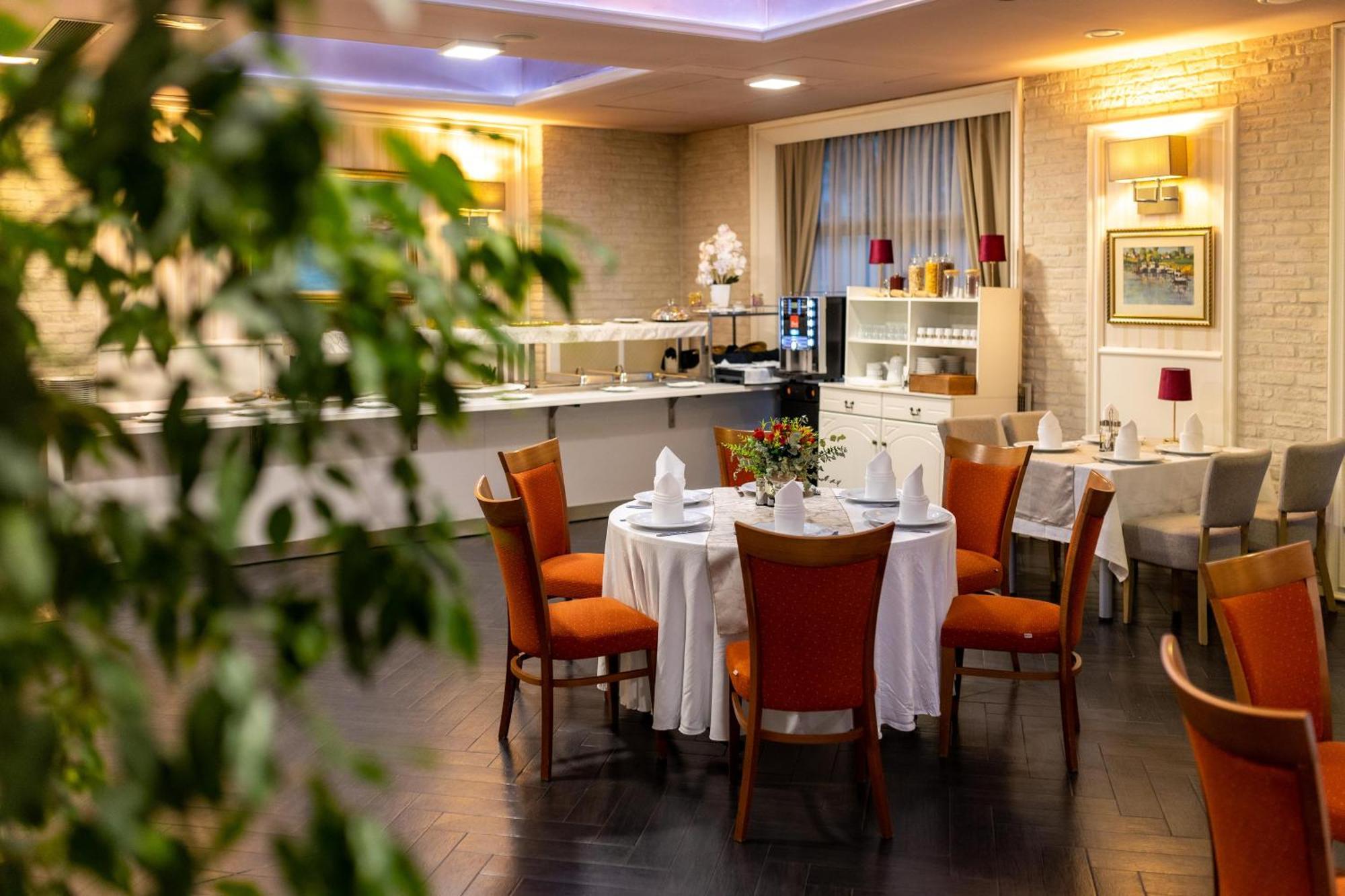 Art Hotel Slavonski Brod Exterior photo